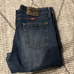 Wrangler men’s jeans. Has a small black spot but can hardly tell. Size 32 x 30